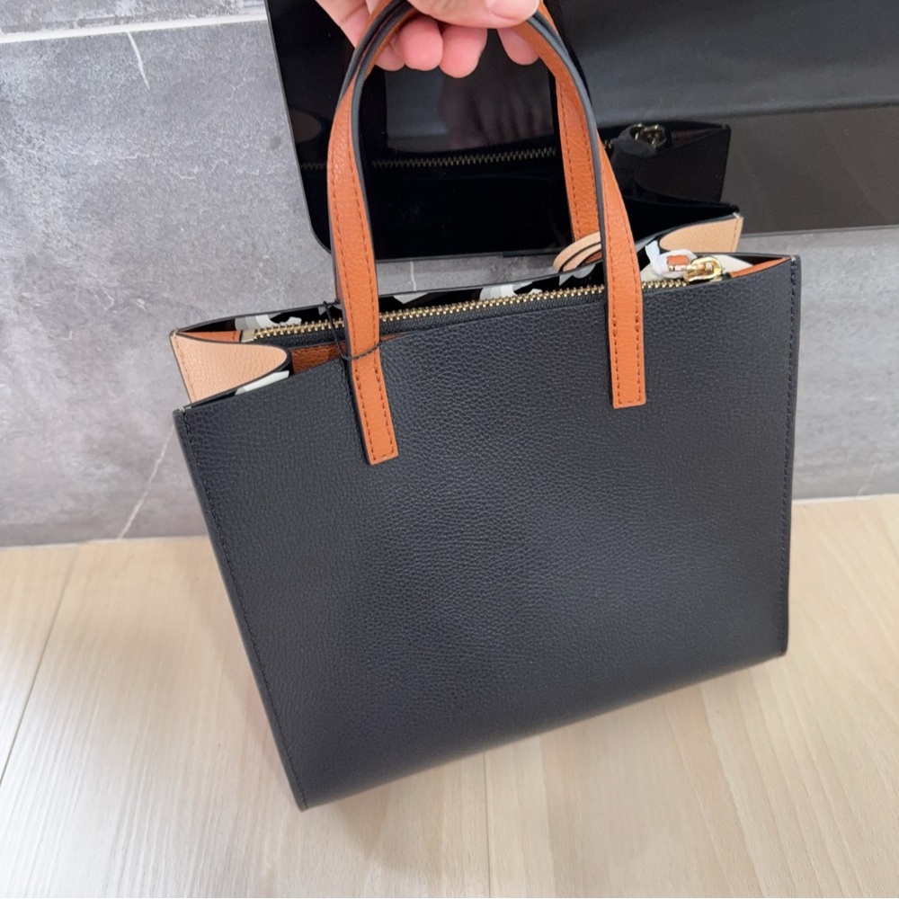 MARC JACOBS Grind Mini Leather Tote in Split Colors - Picture 3 of 7